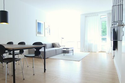 Great 2-bed w Balcony