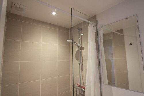 Great 2-bed w Balcony in Charlottenlund