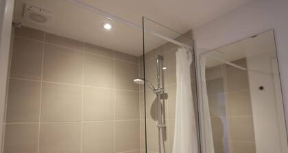 Great 2-bed w Balcony in Charlottenlund