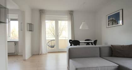 Great 2-bed w Balcony in Charlottenlund