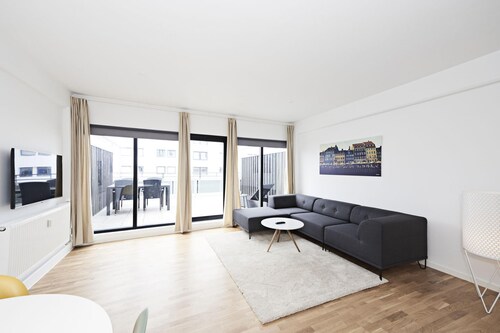 Cool 1-bed With Private Terrace