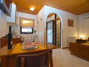 Dining - Holiday apartment with air conditioning, terrace and sea view (Fažana)