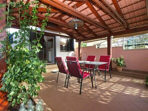 屋外ダイニングエリア