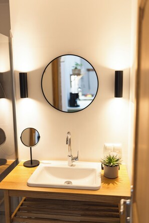 Comfort Apartment | Bathroom