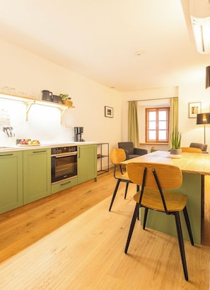 Comfort-Apartment | Eigene Küche | Kühlschrank, Ofen, Herdplatte, Geschirrspüler
