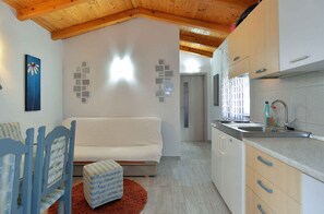 TV - Holiday apartment with terrace and air conditioning (Pomer)