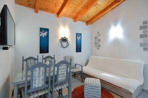 TV - Holiday apartment with terrace and air conditioning (Pomer)