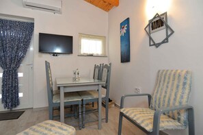 Dining - Holiday apartment with terrace and air conditioning (Pomer)