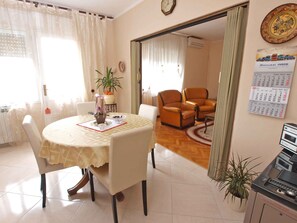 Dining - Holiday apartment with air conditioning (Pula)