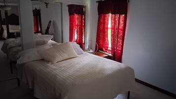 4 makuuhuonetta, vauvan matkasänky, ilmainen Wi-Fi, vuodevaatteet