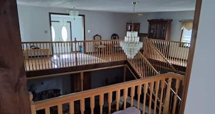 Riverbend Getaway 134-Luxury & Comfort sleep 20+ nearby-swim, float, hike, relax