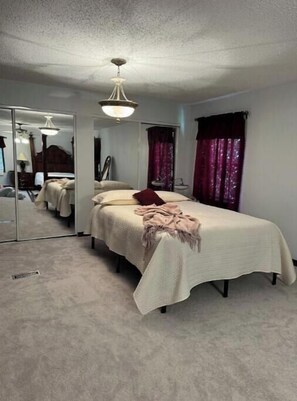4 chambres, lit parapluie, Wi-Fi gratuit, draps fournis