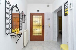 2 室のベッドルーム、WiFi