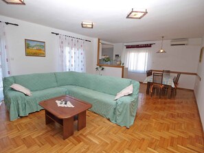 TV - Holiday apartment with air conditioning (Medulin)