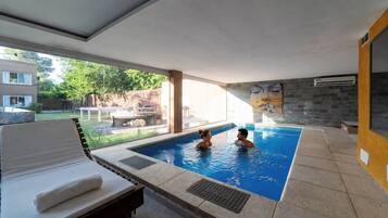 Indoor spa tub