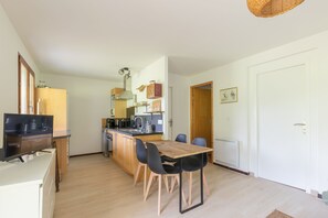 Réfrigérateur, micro-ondes, four, lave-vaisselle