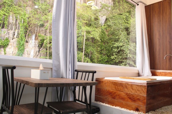 Studio Suite Deluks | Bathtub besar