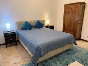 2 chambres, lit de bébé portatif, Wi-Fi, literie fournie