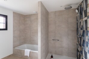 Hårtork och handdukar