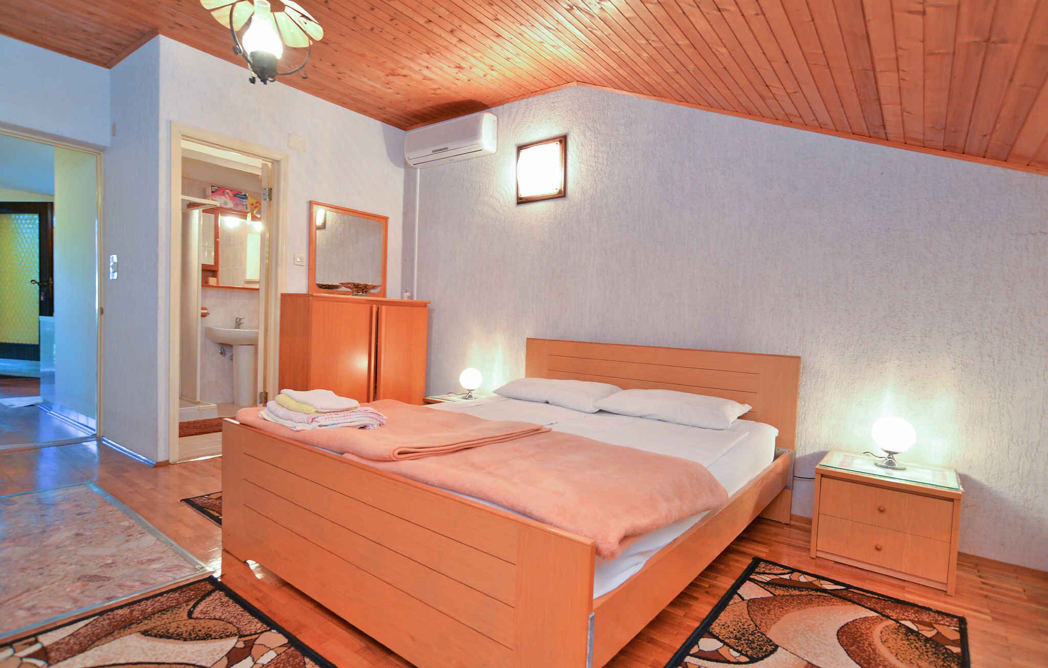 1 室のベッドルーム、WiFi