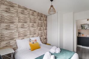 2 slaapkamers, een strijkplank/strijkijzer, gratis wifi, beddengoed