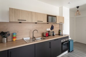 冷蔵庫、電子レンジ、オーブン、食器洗い機