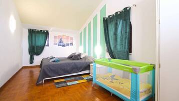 3 bedrooms, iron/ironing board, travel crib, internet