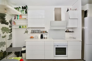 Fridge, microwave, oven, dishwasher - La Maison Cœur de Ville - A 30min de Lyon (Villefranche-sur-Saône)