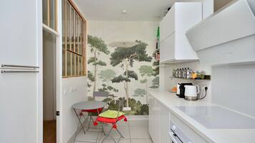 Réfrigérateur, micro-ondes, four, lave-vaisselle