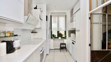 Réfrigérateur, micro-ondes, four, lave-vaisselle