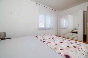 4 bedrooms, WiFi