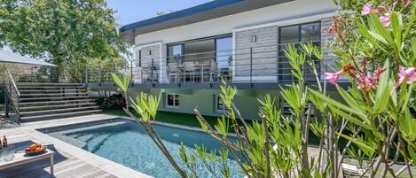 Lämmitetty uima-allas