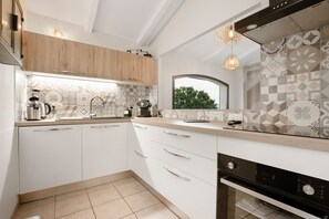 Frigorifero, microonde, forno, lavastoviglie