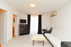 TV - Holiday apartment with air conditioning (Fažana)