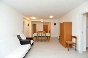 Interior - Holiday apartment with air conditioning (Fažana)