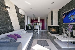 TV - Villa mit Pool und Klimaanlage (Fažana)