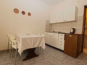 Fridge, coffee/tea maker - Studio with air conditioning (Fažana)