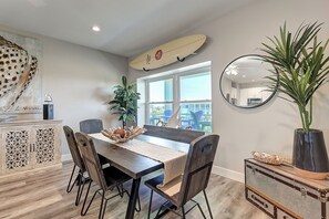 Dining - Luxury Gulf-View Penthouse – Top Floor 3BR Condo (Port Aransas)