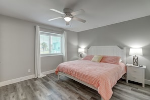 3 室のベッドルーム、WiFi (無料)、ベッドシーツ