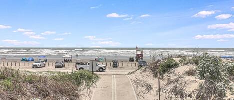 På stranden