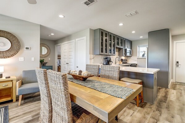 Dining - Newly Remodeled 2BR Condo with Private Path to Beach, Pool View, & Close to Town (Port Aransas)