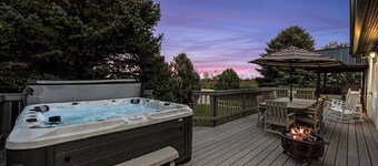 Charming 5-bedroom lodge with WiFi, AC in amazing La Grange, perfect getaway