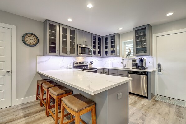 Fridge, microwave, oven, stovetop - 3BR Condo w/ Pool View, Private Beach Access & Short Walk to Town and the Beach (Port Aransas)