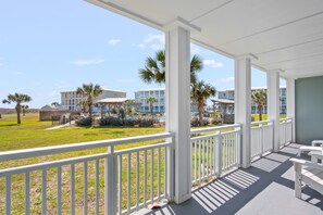 Property grounds - Beautiful 2-Bedroom Ground Floor Condo with Pool View and Close to the Beach (Port Aransas)