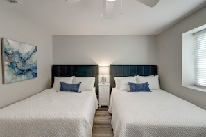 3 bedrooms, free WiFi, bed sheets - Escape to Paradise: Remodeled 3BR/2BA Condo with a Pool View (Port Aransas)