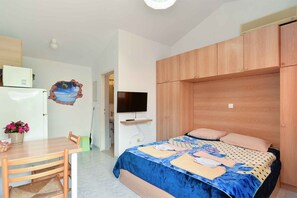 1 bedroom, WiFi - Studio with terrace and air conditioning (Pula)