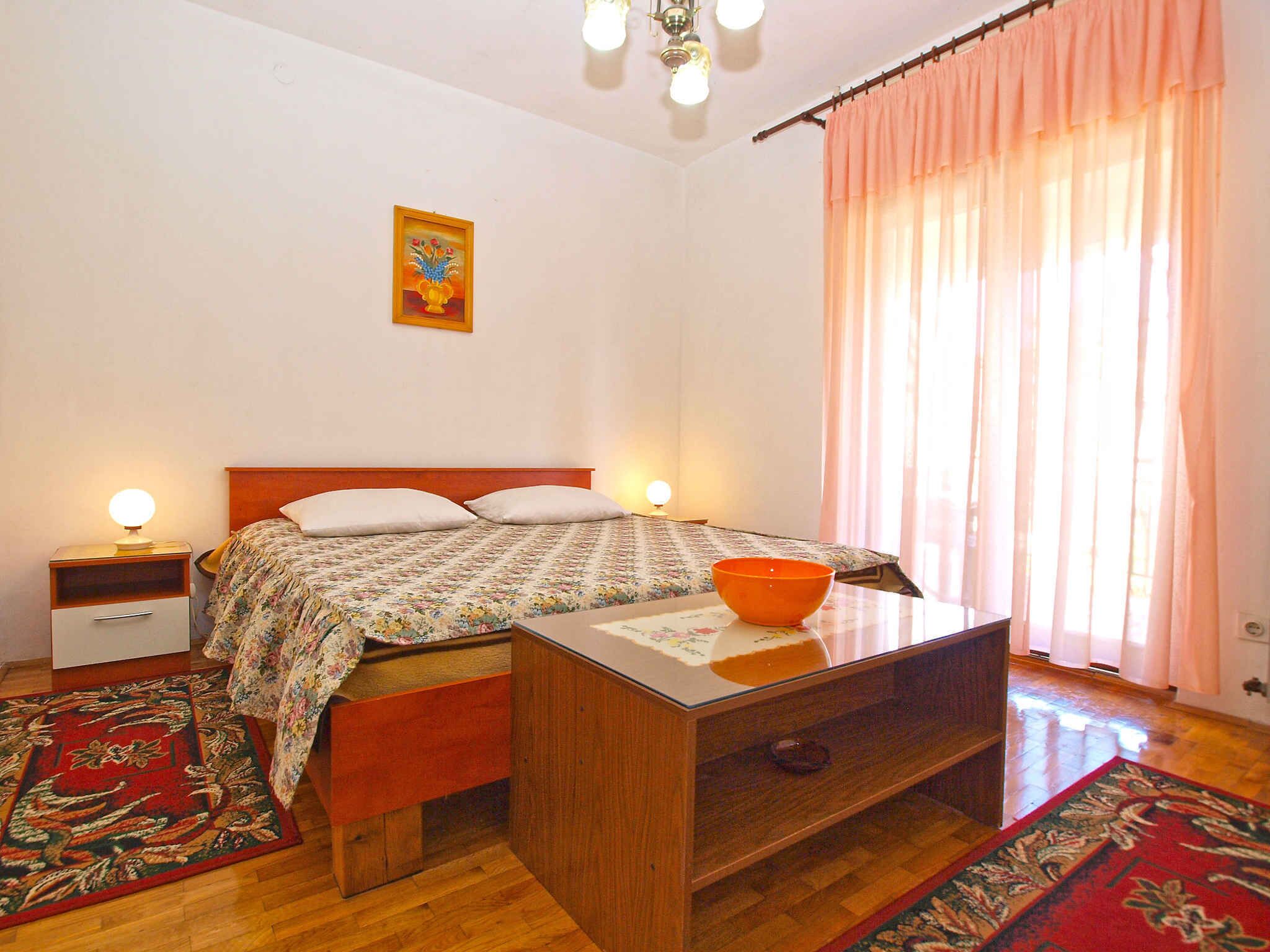 2 室のベッドルーム、WiFi