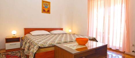 2 dormitoris, planxa i posts de planxar i wifi