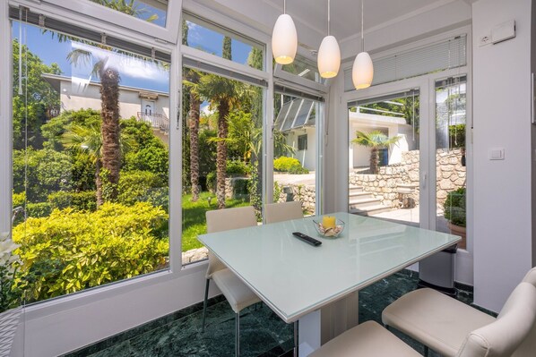 Dining - Holiday apartment with air conditioning (Crikvenica)