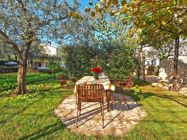 屋外ダイニングエリア